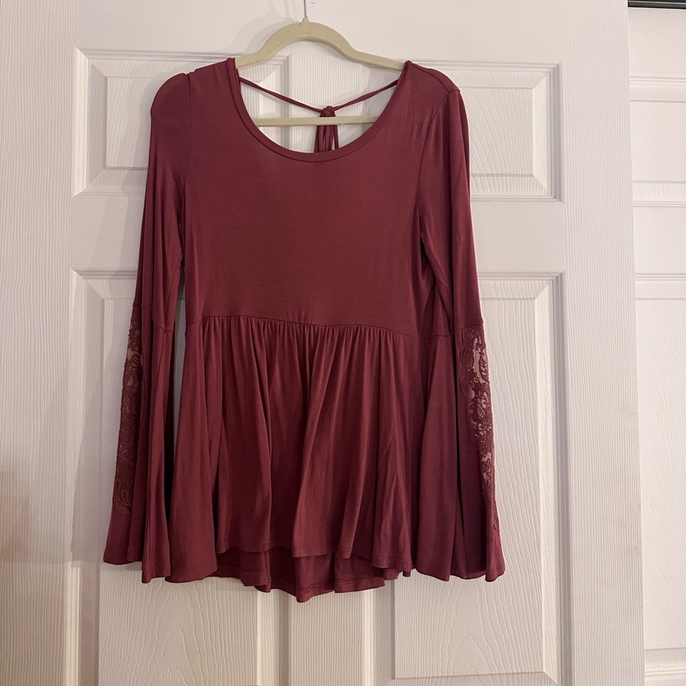 Maroon/dusty pink top with open back